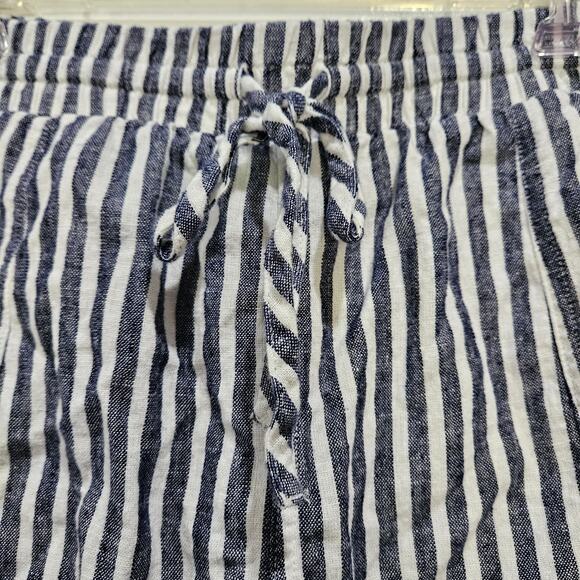 Universal Thread‎ Women's Medium Linen Blend Blue and White Striped Shorts - Picture 2 of 6